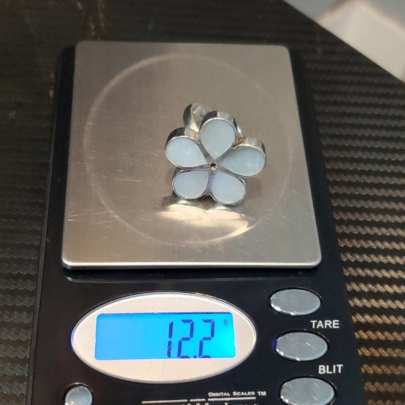 Size 8.5 925 Sterling Silver Large Heavy White Shell Flower Ring - Picture 10 of 10